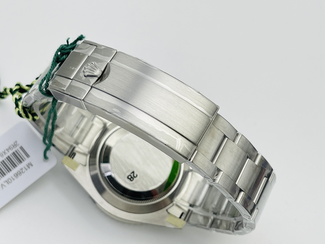 Bracelet and clasp macro inspection